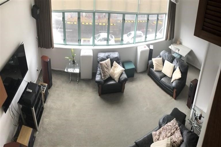 Photo of property in 2/318 Sunset Road, Unsworth Heights, Auckland, 0632