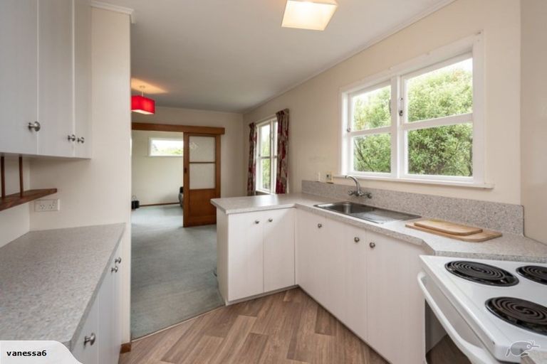 Photo of property in 26 Bellringer Crescent, Newlands, Wellington, 6037