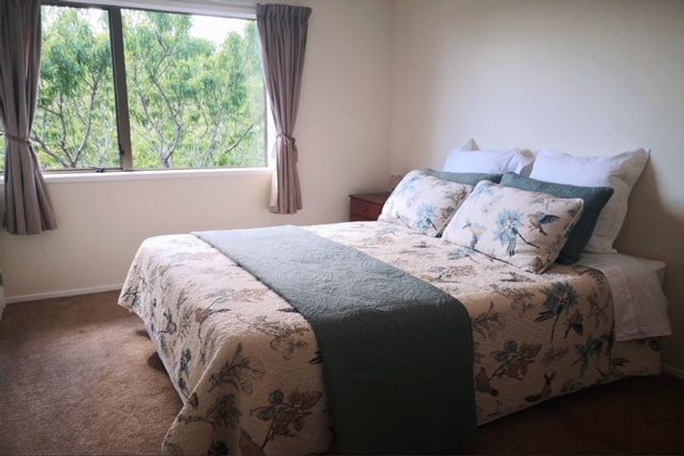 Photo of property in 15 Kingsclere Place, Goodwood Heights, Auckland, 2105