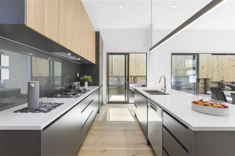 Photo of property in 24 Lorikeet Place, Unsworth Heights, Auckland, 0632