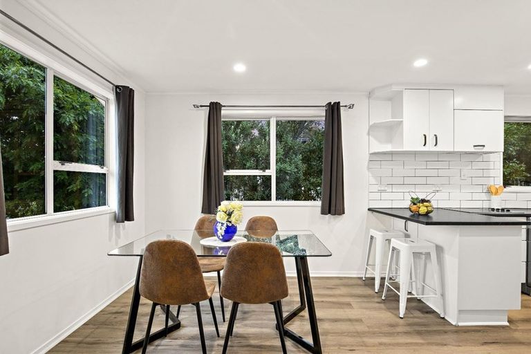 Photo of property in 9 Albemarle Place, Massey, Auckland, 0614