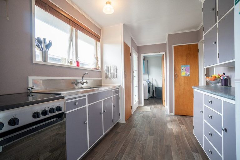 Photo of property in 32 Rhodes Drive, Kelvin Grove, Palmerston North, 4414