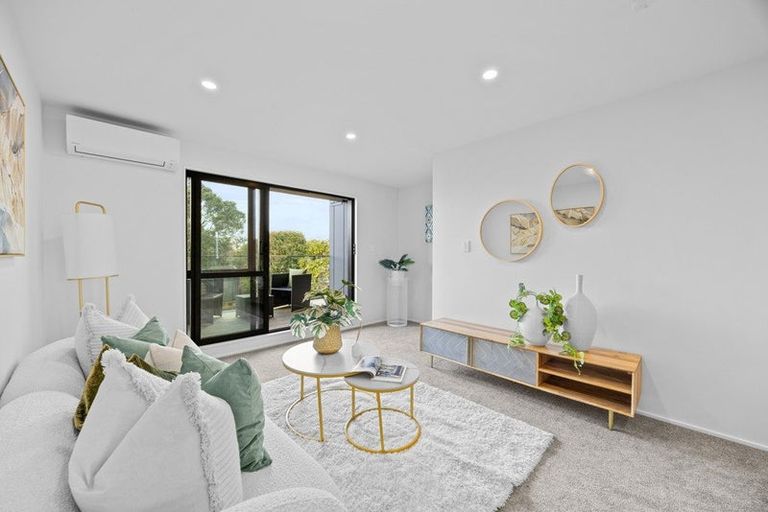 Photo of property in 5/6 Robertson Road, Ranui, Auckland, 0612