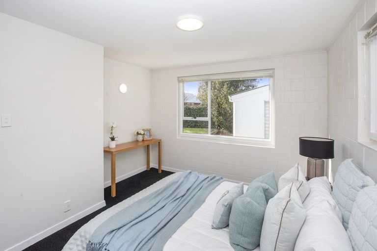 Photo of property in 8a Rosedale Place, Avonhead, Christchurch, 8042