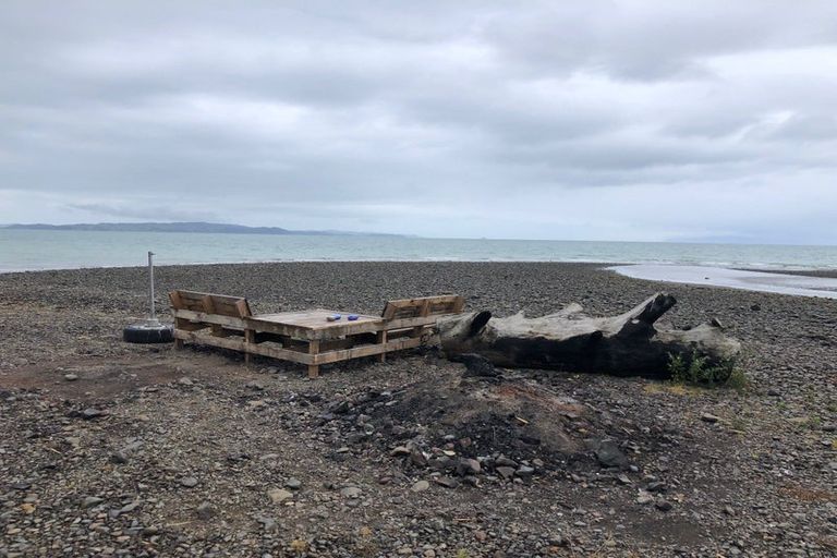 Photo of property in 26 Orere Point Road, Orere Point, 2585