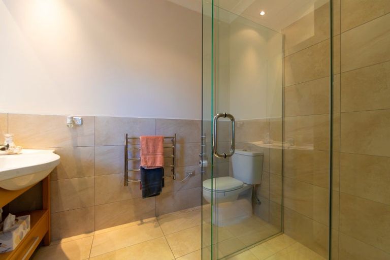 Photo of property in 12 Oak Place, Poraiti, Napier, 4112