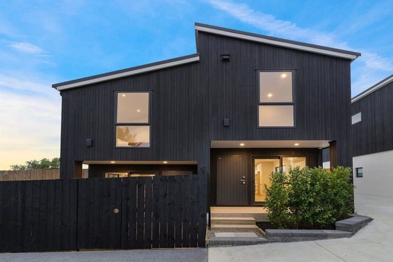 Photo of property in 72b Weatherly Road, Torbay, Auckland, 0630