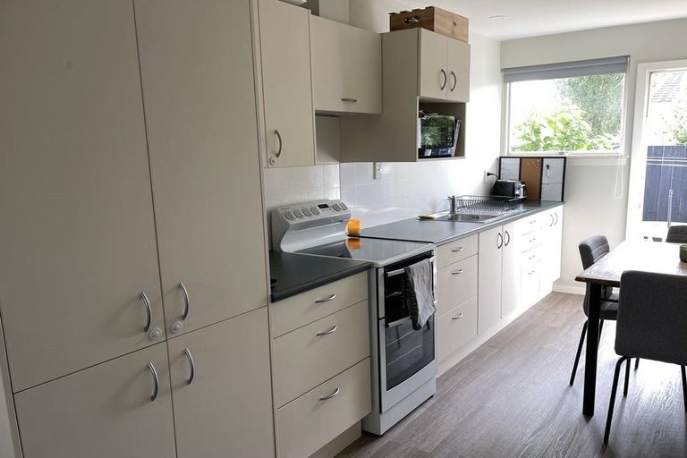 Photo of property in 2/5 Pitt Place, St Albans, Christchurch, 8014