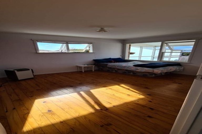 Photo of property in 114 Pacific Parade, Army Bay, Whangaparaoa, 0930