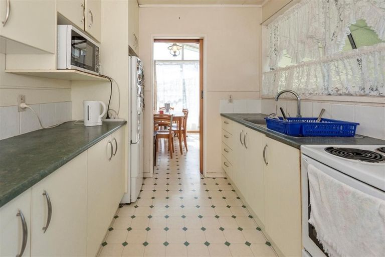 Photo of property in 12 Cockayne Crescent, Sunnynook, Auckland, 0620