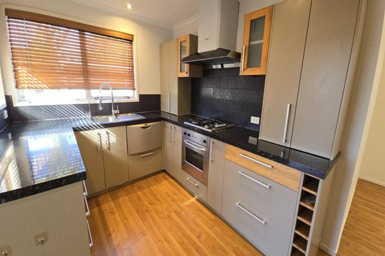 Photo of property in 38 Darren Crescent, Half Moon Bay, Auckland, 2012