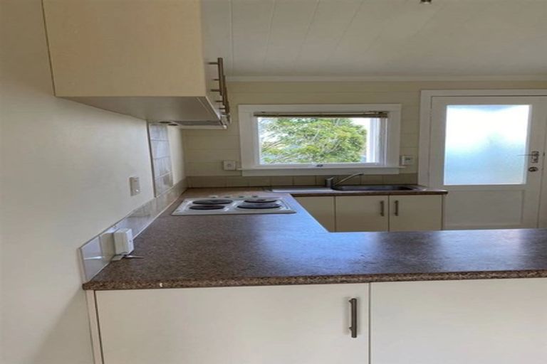 Photo of property in 1/41 Hobsonville Road, West Harbour, Auckland, 0618