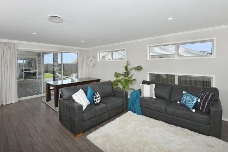 Photo of property in 67 Stace Hopper Drive, One Tree Point, 0118