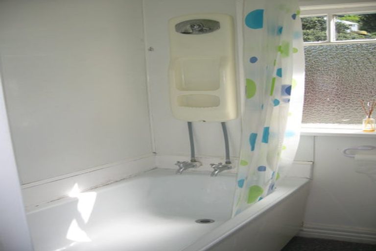 Photo of property in 3-5 Knoll Street, Island Bay, Wellington, 6023