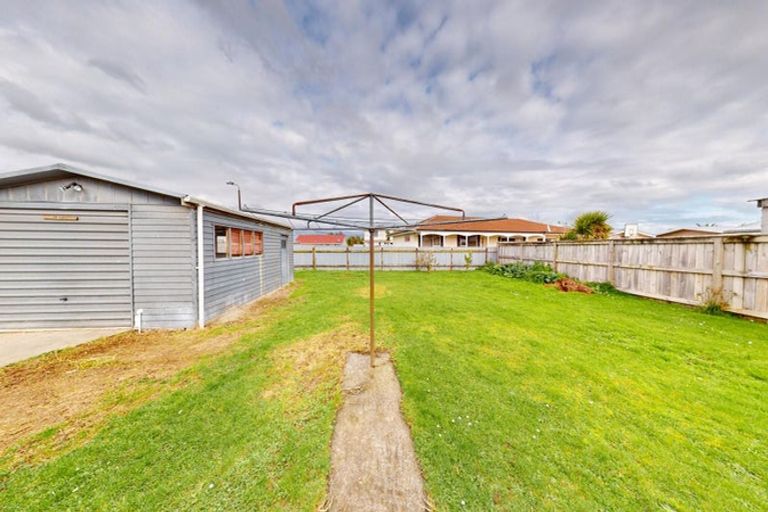 Photo of property in 20 Cumberland Place, Kelvin Grove, Palmerston North, 4414