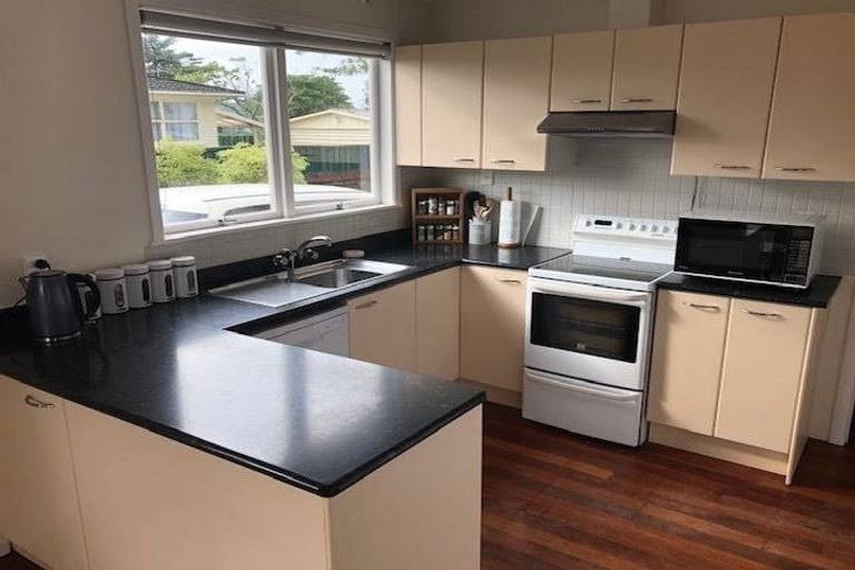 Photo of property in 93 Edgewater Drive, Pakuranga, Auckland, 2010