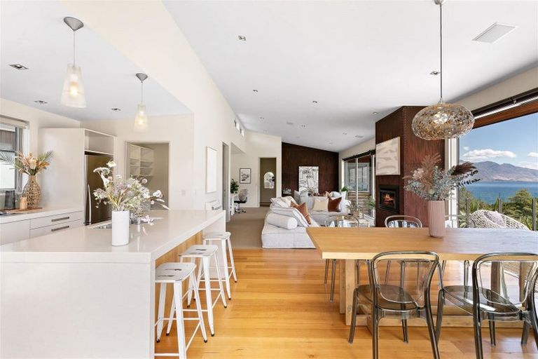 Photo of property in 17 Poplar Drive, Kelvin Heights, Queenstown, 9300