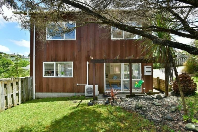 Photo of property in 2/18 Ellenbury Place, Stanmore Bay, Whangaparaoa, 0932