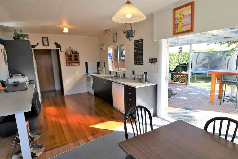 Photo of property in 2 Fairbrother Street, Carterton, 5713