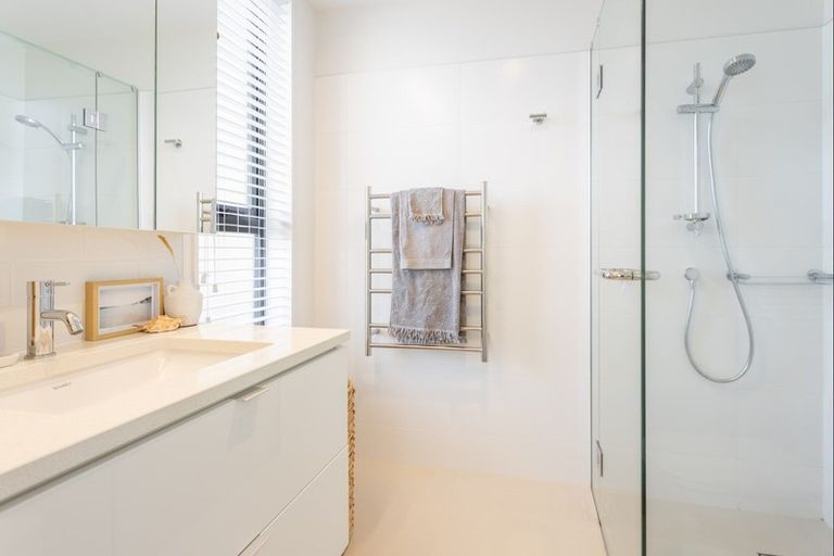 Photo of property in 15 Isitt Road, Hobsonville, Auckland, 0616