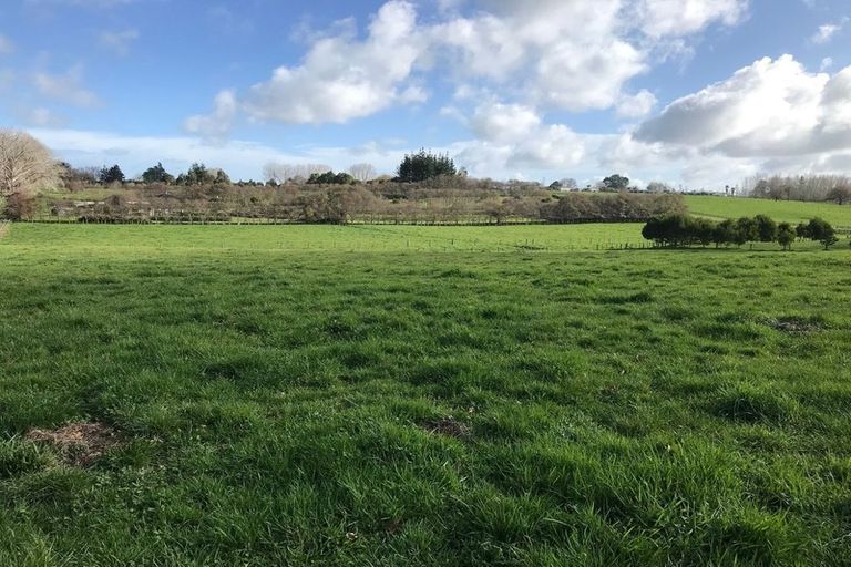 Photo of property in 166h Postman Road, Dairy Flat, 0794