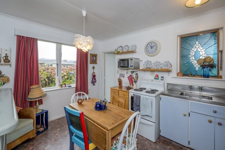 Photo of property in 1 Kings Drive, Levin, 5510