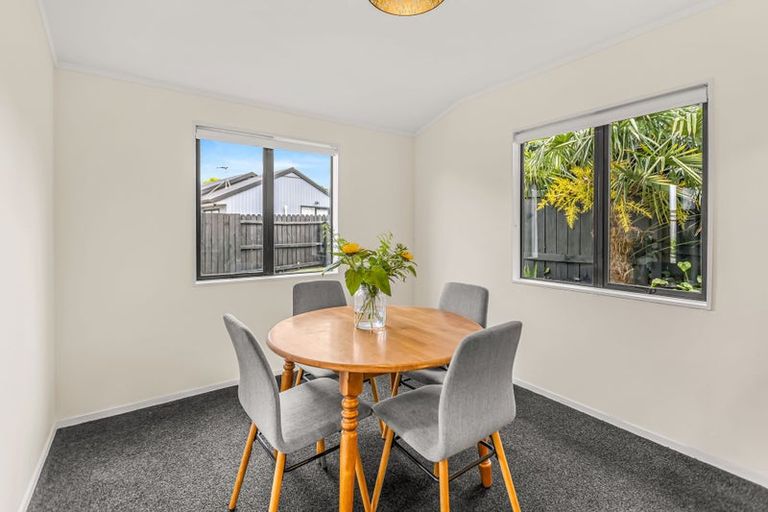 Photo of property in 5b Lyn Grove, Papamoa Beach, Papamoa, 3118