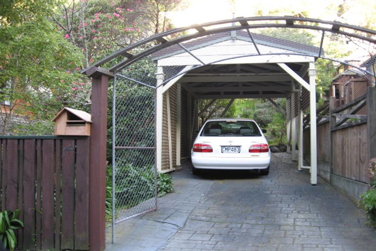 Photo of property in 141 Glenmore Street, Kelburn, Wellington, 6012