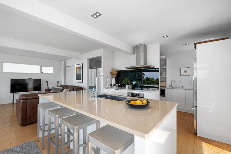 Photo of property in 24 Bridge View Road, Birkenhead, Auckland, 0626