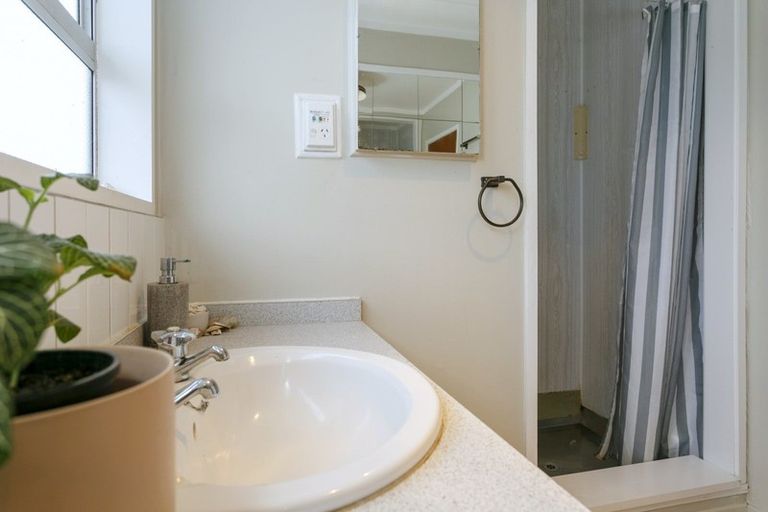 Photo of property in 2/4 Kereru Street, Two Mile Bay, Taupo, 3330