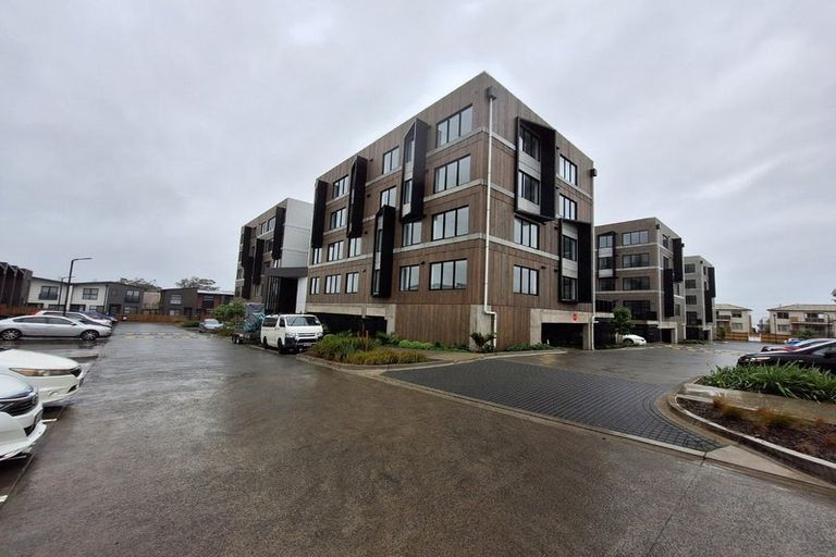 Photo of property in 150 Mcleod Road, Te Atatu South, Auckland, 0610