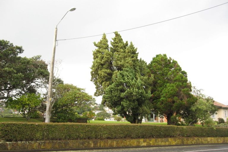 Photo of property in 5 Marine Parade, Mellons Bay, Auckland, 2014