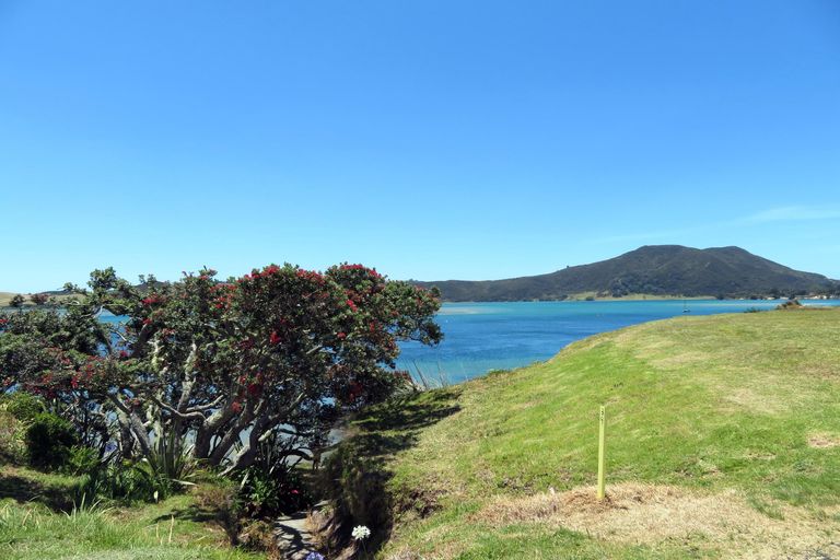 Photo of property in 38 Waterfront Road, Pukenui, 0484
