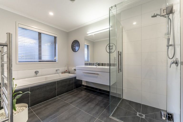 Photo of property in 35 Lilac Close, Cambridge, 3434