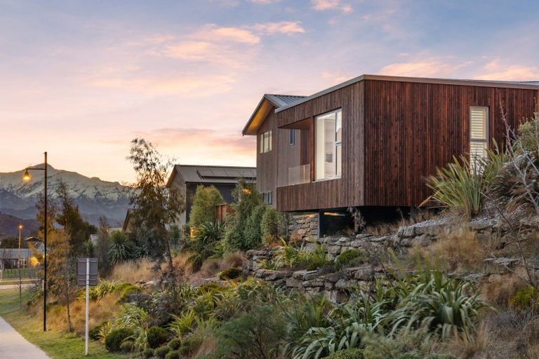 Photo of property in 7 Tuke Lane, Wanaka, 9305