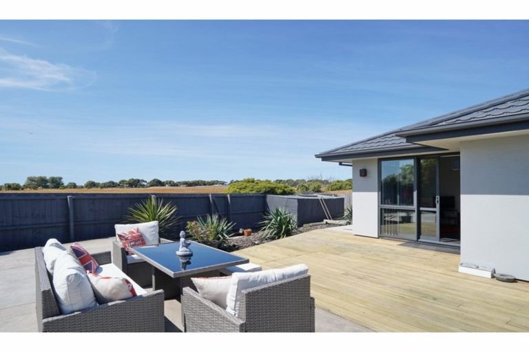 Photo of property in 21 Esk Place, Aranui, Christchurch, 8061