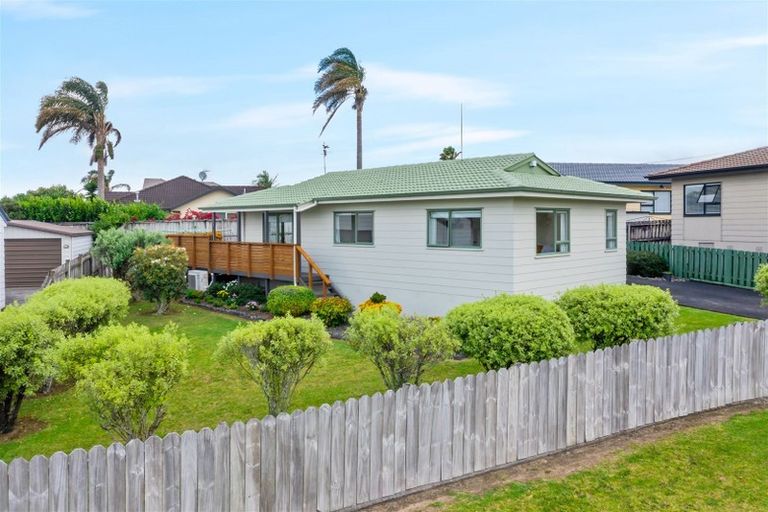 Photo of property in 3 Glenhaven Place, Te Atatu Peninsula, Auckland, 0610