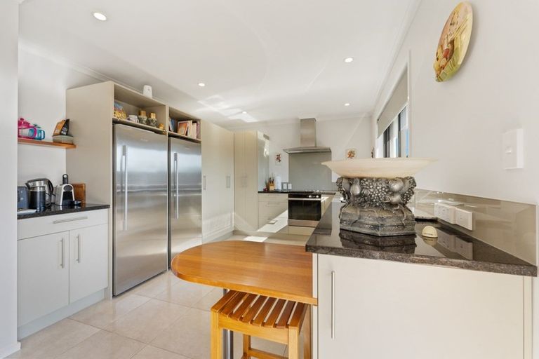 Photo of property in 53 Alberta Road, Glen Avon, New Plymouth, 4312