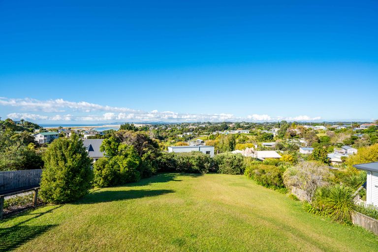 Photo of property in 52 Cullen Street, Mangawhai Heads, Mangawhai, 0505