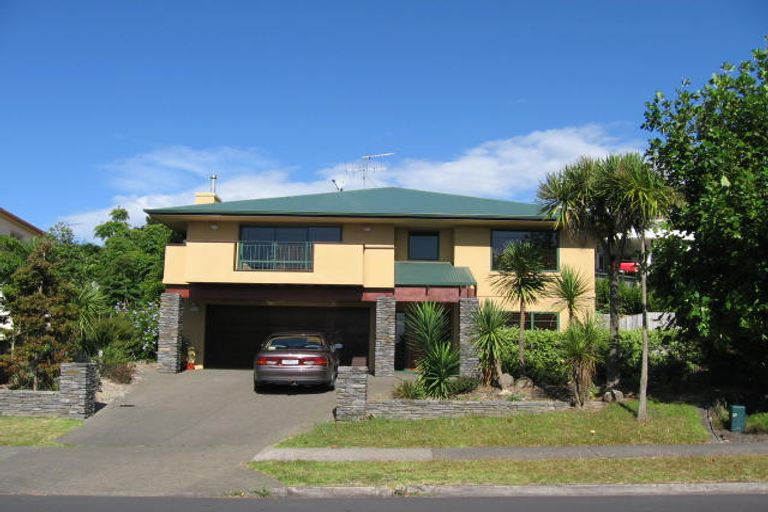 Photo of property in 4 Goldfinch Rise, Unsworth Heights, Auckland, 0632