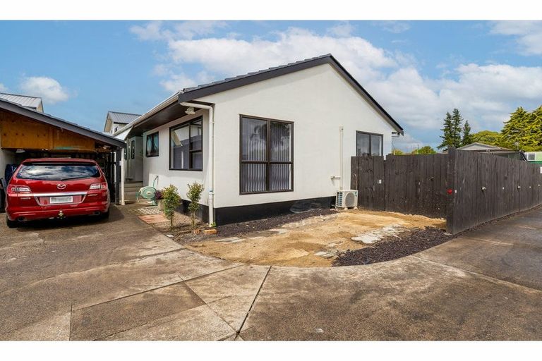 Photo of property in 1/16 Edwin Freeman Place, Ranui, Auckland, 0612