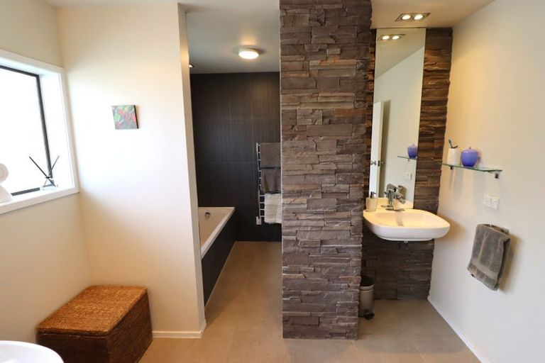 Photo of property in 55 Dignan Street, Point Chevalier, Auckland, 1022