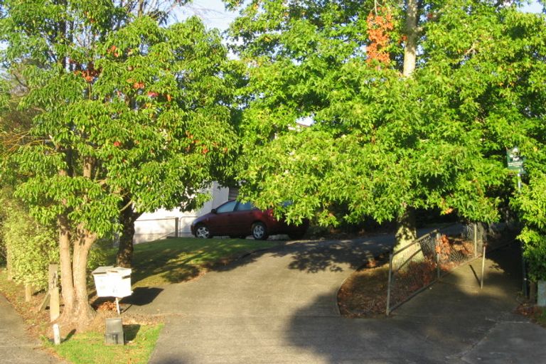 Photo of property in 1/28 Mannering Place, Hillcrest, Auckland, 0627