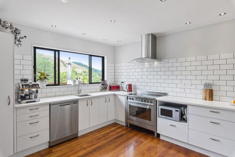 Photo of property in 56 Aorangi Road, Paraparaumu, 5032