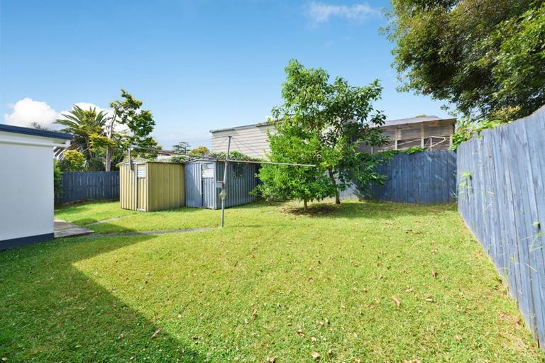 Photo of property in 44 Kohekohe Street, New Lynn, Auckland, 0600