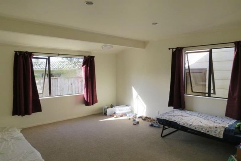 Photo of property in 36 Poplar Grove, Whalers Gate, New Plymouth, 4310