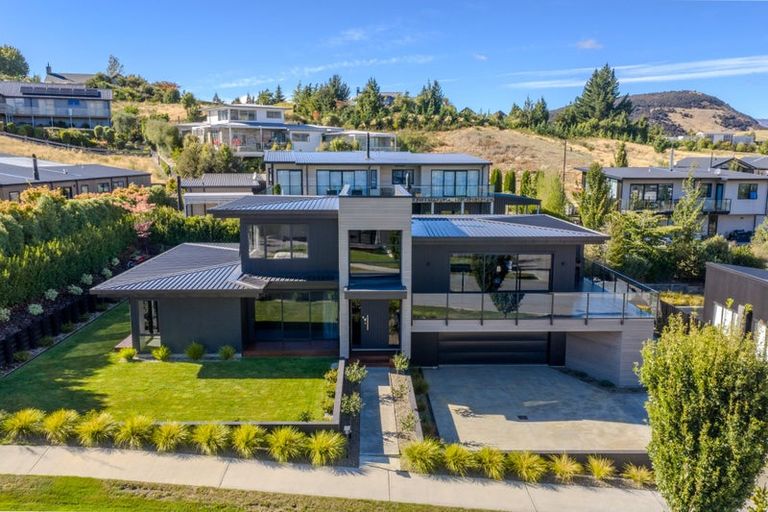 Photo of property in 8 Mills Road, Wanaka, 9305