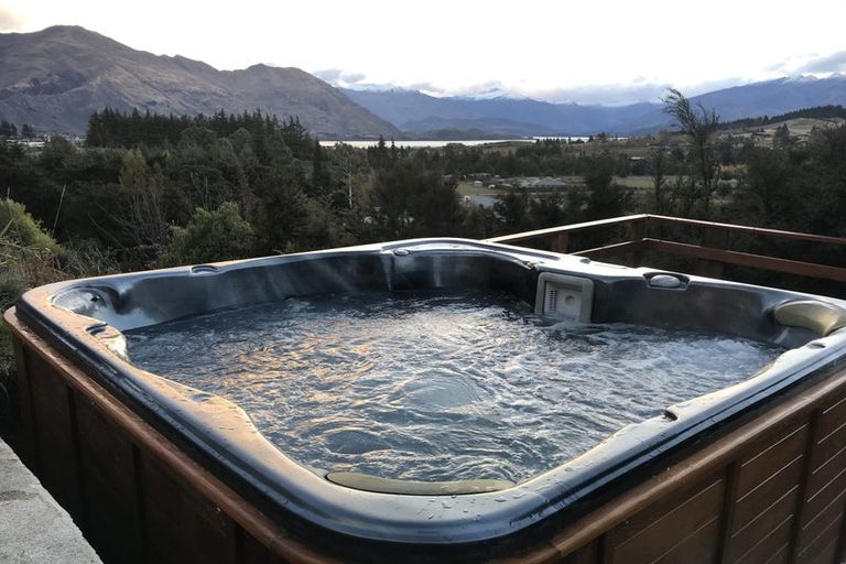 Photo of property in 8 Astral Rise, Wanaka, 9305