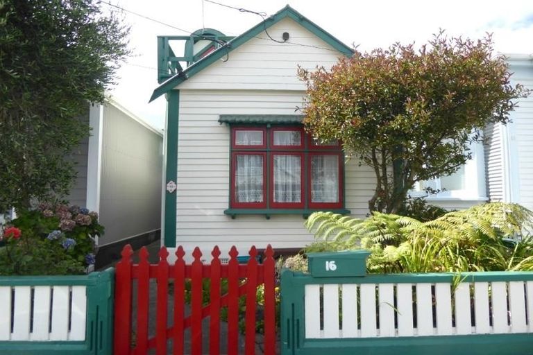 Photo of property in 16 Moir Street, Mount Victoria, Wellington, 6011