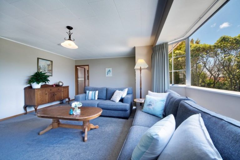 Photo of property in 1/95 Atkinson Road, Titirangi, Auckland, 0604